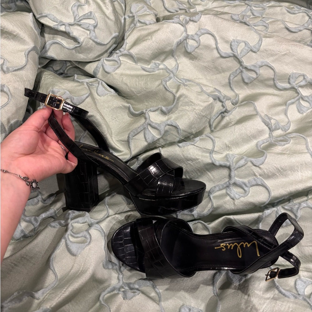 Black heeled sandals size 7